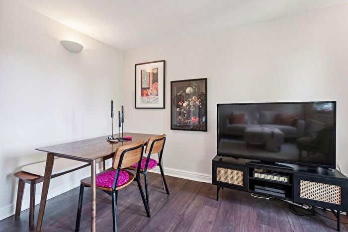 2 Bedroom Duplex For Sale In Alexandra Road, Hemel Hempstead, Hertfordshire, HP2