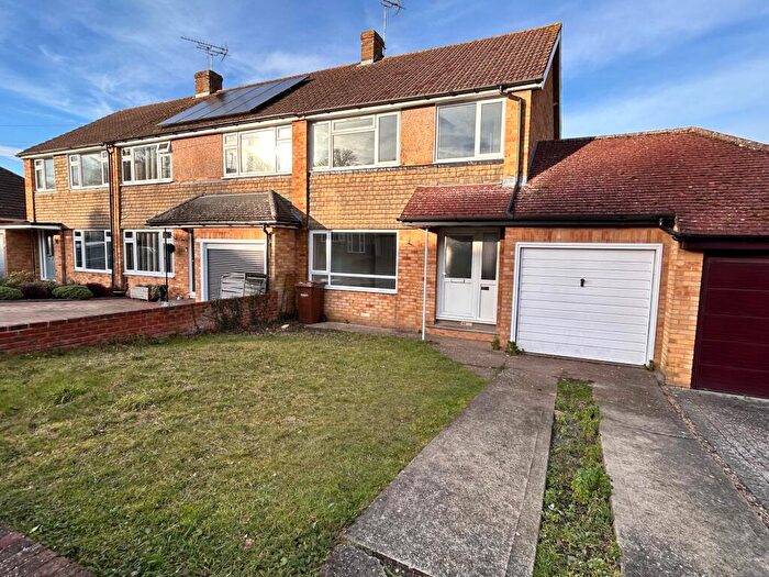 3 Bedroom Property To Rent In Rainham, ME8