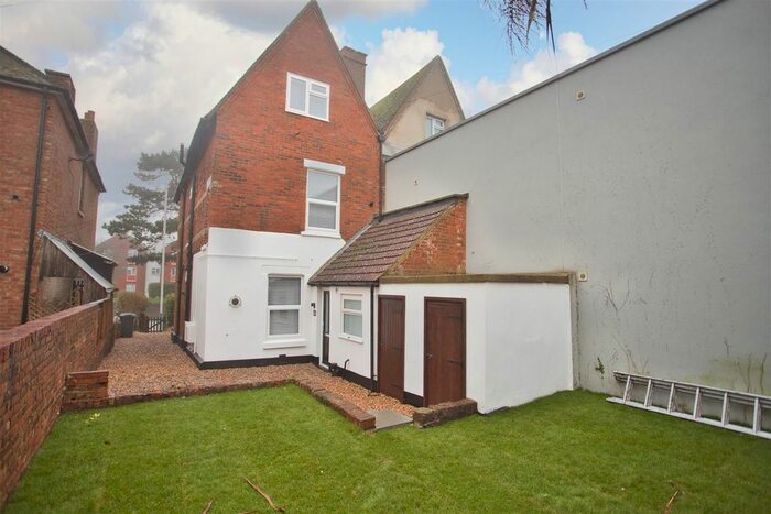 2 Bedroom Flat To Rent In Cheriton High Street, Folkestone, CT19