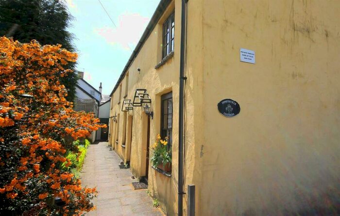 2 Bedroom Flat To Rent In Honeysuckle Cottages, North Road, Cowbridge, CF71