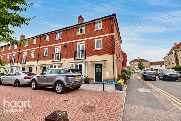 5 Bedroom Semi Detached House For Sale In School Avenue, Basildon, SS15