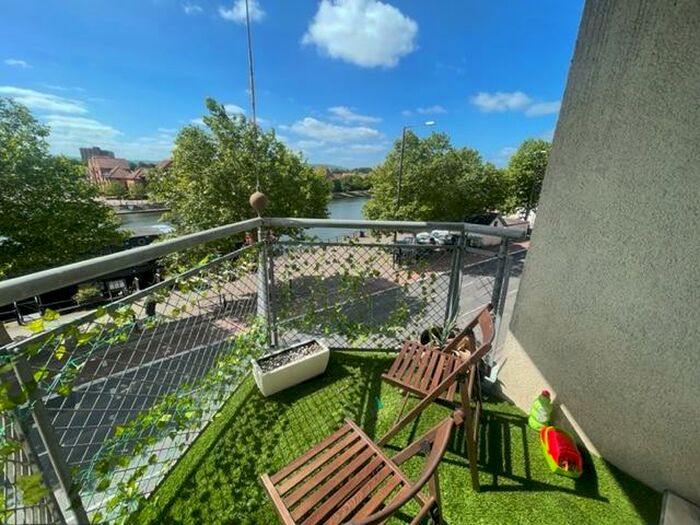 2 Bedroom Flat To Rent In Hotwell Road, Bristol, BS8