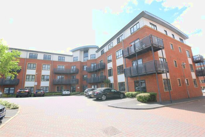 1 Bedroom Apartment To Rent In Lincoln Court, Wallis Square, Farnborough, Hampshire, GU14