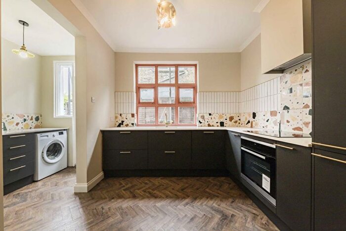 2 Bedroom Flat To Rent In Boyd Road, Colliers Wood, SW19
