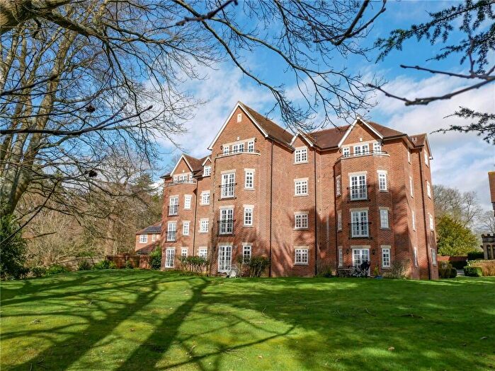 2 Bedroom Apartment For Sale In Enborne Lodge Lane, Newbury, RG14