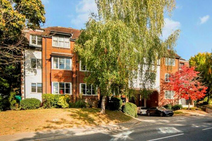 1 Bedroom Flat To Rent In Monument Hill, Weybridge, KT13