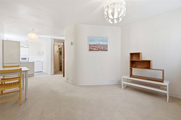 1 Bedroom Flat For Sale In North Rise, St. Georges Fields, London, W2