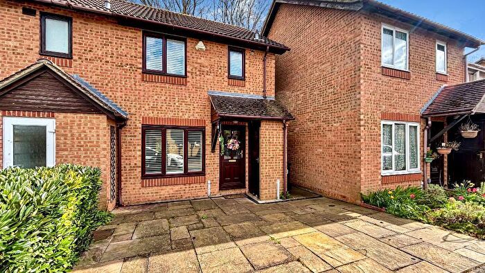 2 Bedroom Semi Detached House For Sale In Lomond Gardens, South Croydon, CR2