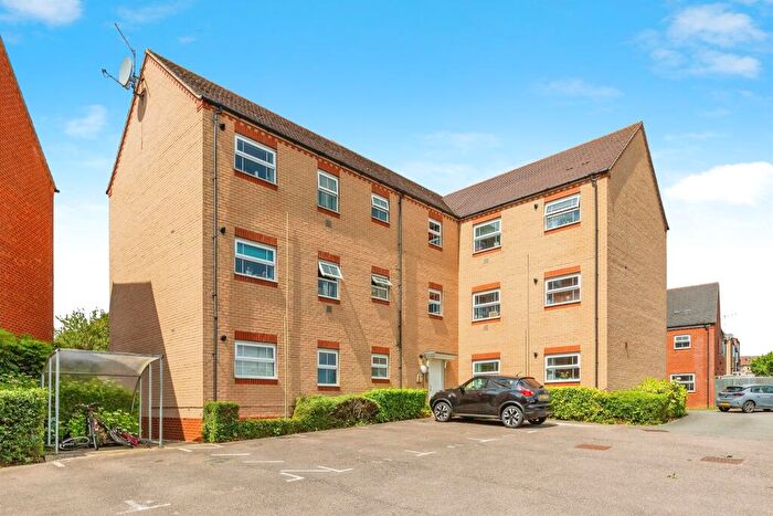 2 Bedroom Flat For Sale In Walkers Way, Roade, Northampton, NN7