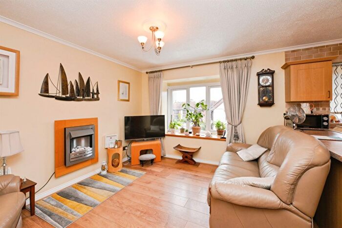 2 Bedroom Flat For Sale In High Road, Broxbourne, EN10