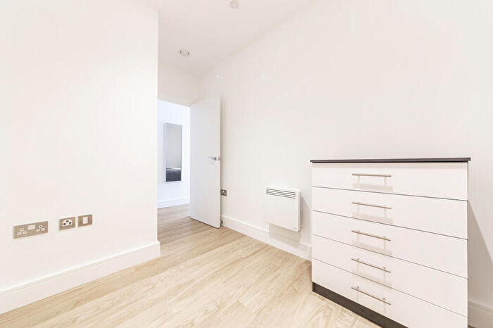 Apartment To Rent In Essex House, Fairfield Road, Brentwood, Essex, CM14