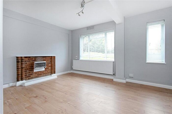 Studio To Rent In Avenell Road, London, N5