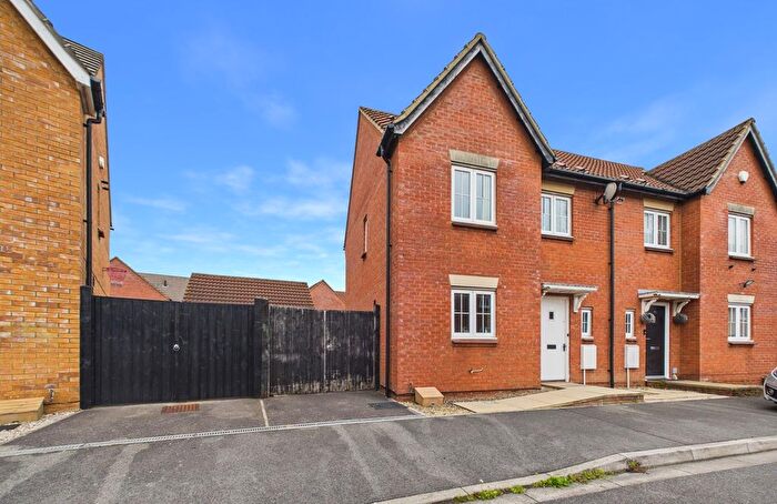 3 Bedroom Semi Detached House For Sale In The Brambles, St Georges, Weston-Super-Mare, BS22