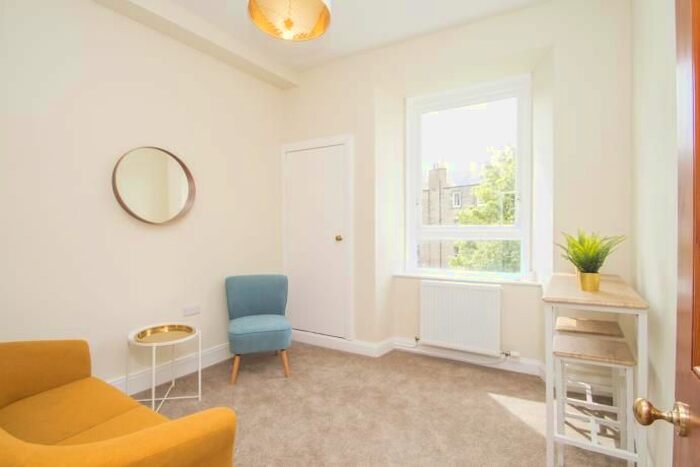 2 Bedroom Flat To Rent In Dalkeith Road, Newington, Edinburgh, EH16