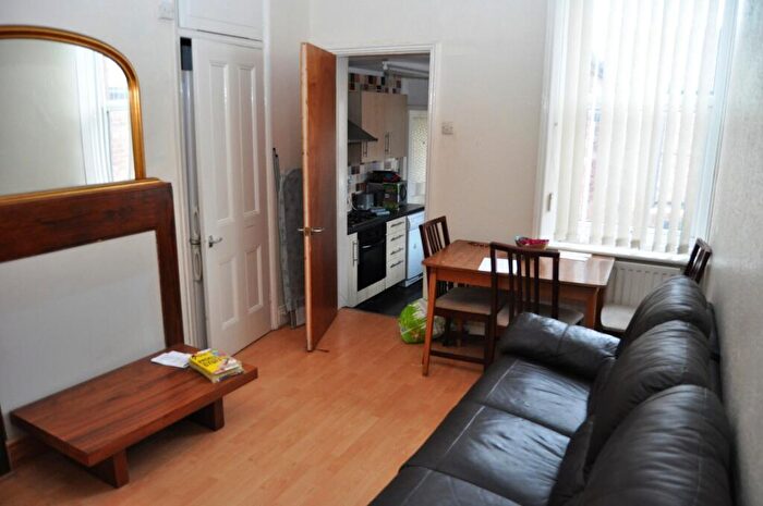 4 Bedroom Maisonette To Rent In Hazelwood Avenue, Jesmond, Newcastle Upon Tyne, NE2