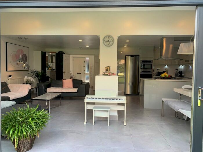 5 Bedroom Property To Rent In Deer Park Way, Waltham Abbey, Essex, EN9