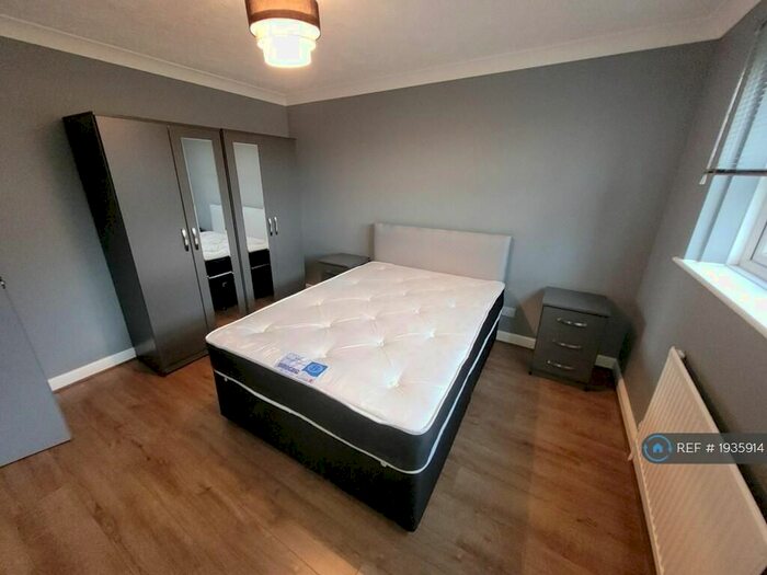 1 Bedroom Flat To Rent In Boltons Lane, Hayes, UB3