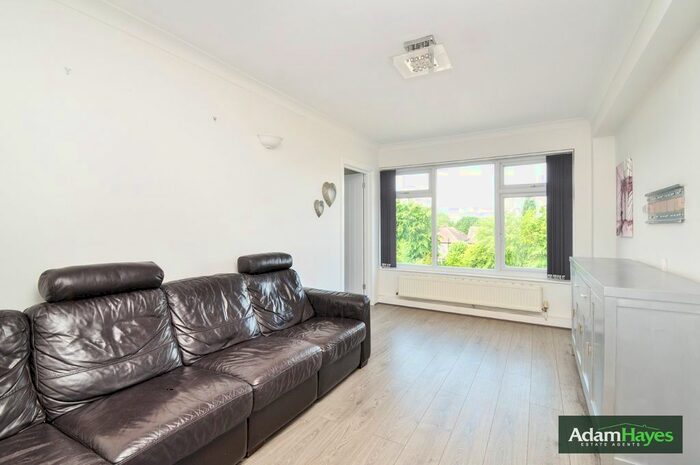 2 Bedroom Flat To Rent In High Road, North Finchley, N12