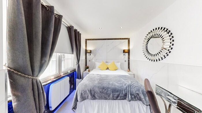 Flat To Rent In Gloucester Place, London, NW1