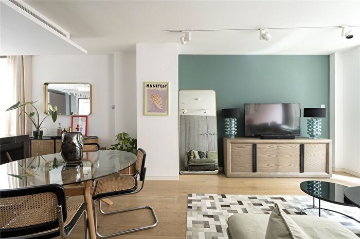 2 Bedroom Flat To Rent In Pathe Building, Wardour Street, Soho, London, W1F