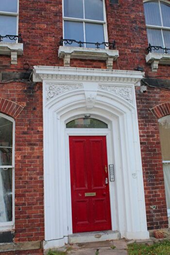 Block Of Flats To Rent In Hyde Terrace, Leeds, LS2