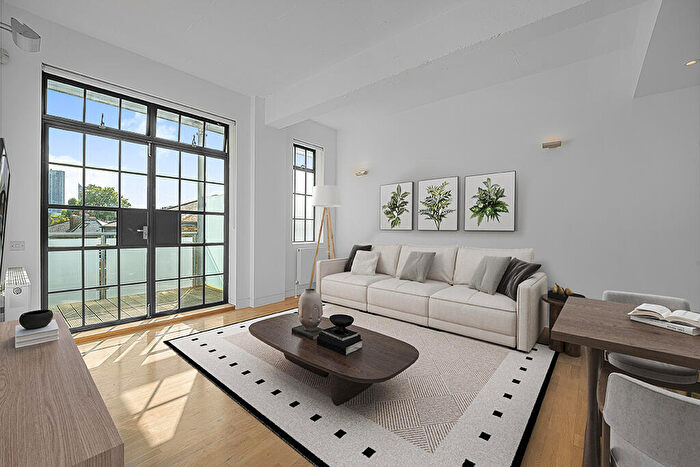 2 Bedroom Apartment To Rent In Shepperton Road, Islington, London, N1