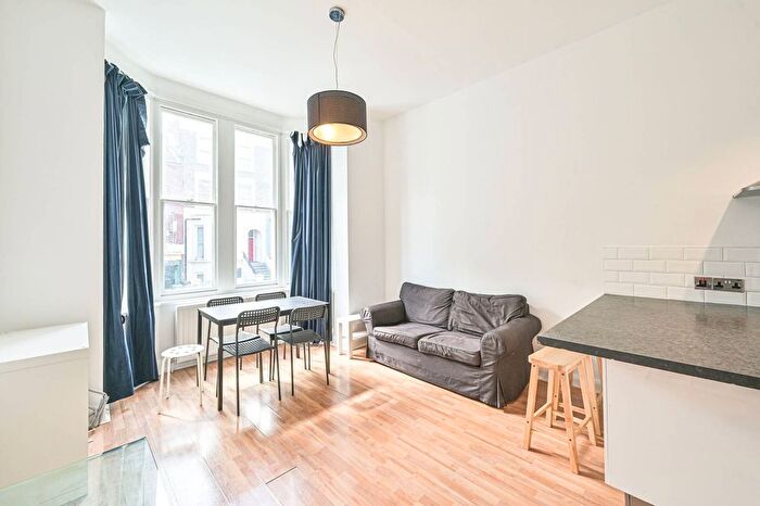 2 Bedroom Flat To Rent In Maygrove Road, West Hampstead, London, NW6
