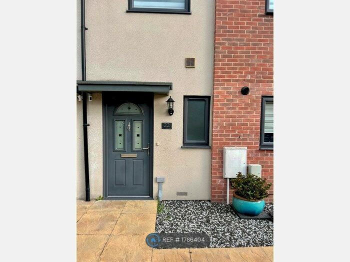 3 Bedroom Semi-Detached House To Rent In Trinity Way, Basingstoke, RG24