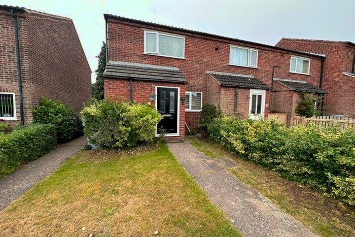 2 Bedroom End Of Terrace House To Rent In Beverley Close, Mansfield, NG21