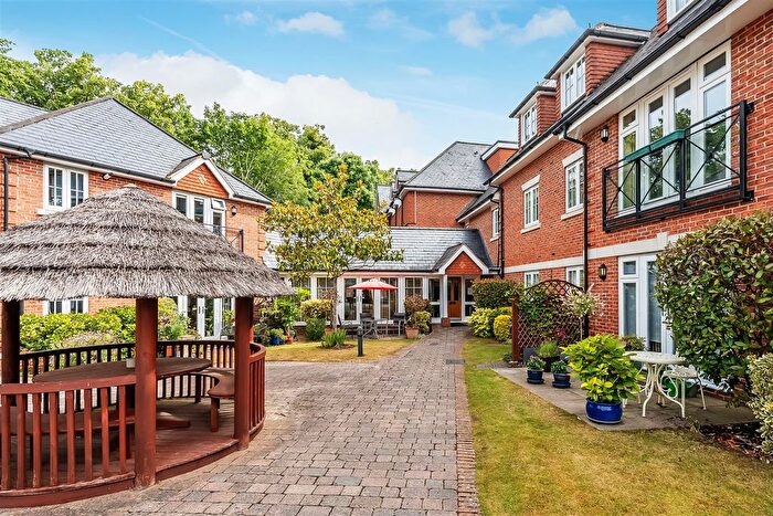 1 Bedroom Flat For Sale In Warren Court, Leatherhead Road, Ashtead, KT21