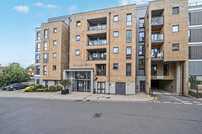 2 Bedroom Flat For Sale In Pegs Lane, Hertford, SG13