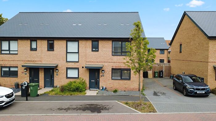 3 Bedroom End Of Terrace House For Sale In Everard Road, Ebbslfeet Cross Greenhithe, DA9