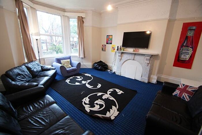 9 Bedroom Terraced House To Rent In Cardigan Road, Headingley, Leeds, LS6