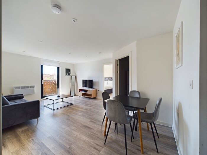 2 Bedroom Flat To Rent In Bevington Bush, City Centre, Liverpool, L3