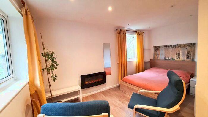 Studio To Rent In Brackenwood Mews, Wilmslow, SK9