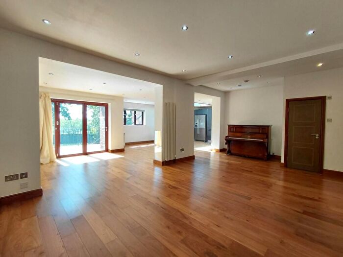 5 Bedroom Semi Detached House To Rent In Northiam, Woodside Park, N12