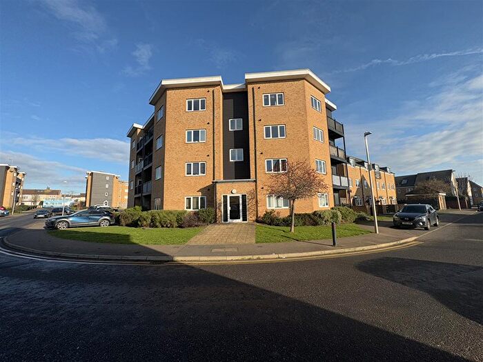 2 Bedroom Flat To Rent In Schoolfield Road, Grays, RM20