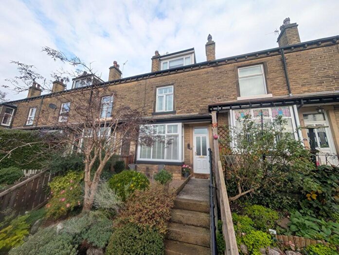 3 Bedroom Terraced House For Sale In Wilson Road, Bingley, BD16