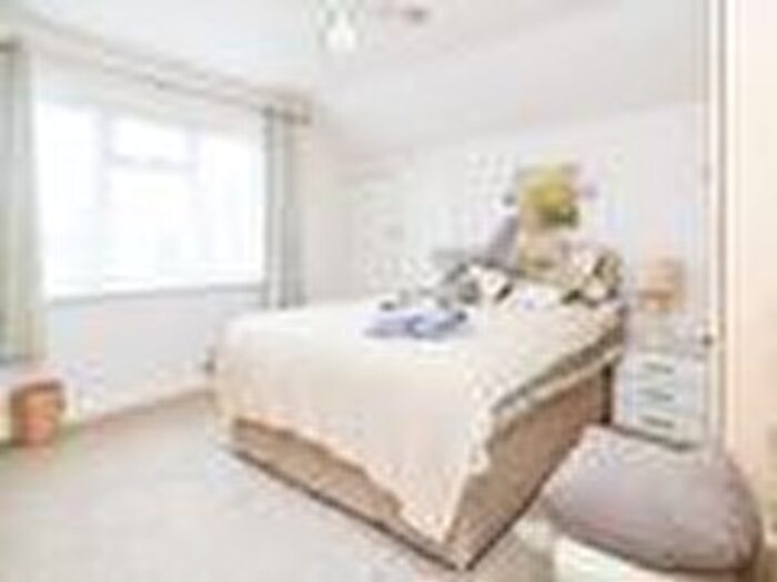 4 Bedroom Semi Detached House To Rent In Eden Way, Beckenham, BR3