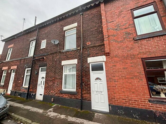 5 Bedroom Terraced House To Rent In Higher Dean Street, Radcliffe, Manchester, M26
