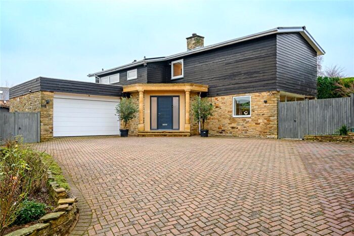 4 Bedroom Detached House For Sale In Field House Close, Wetherby, LS22