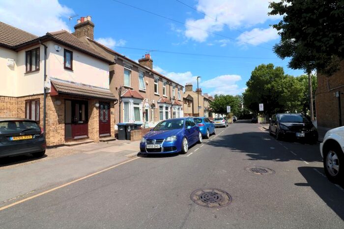4 Bedroom Semi-Detached House To Rent In Ladysmith Road, London, N18