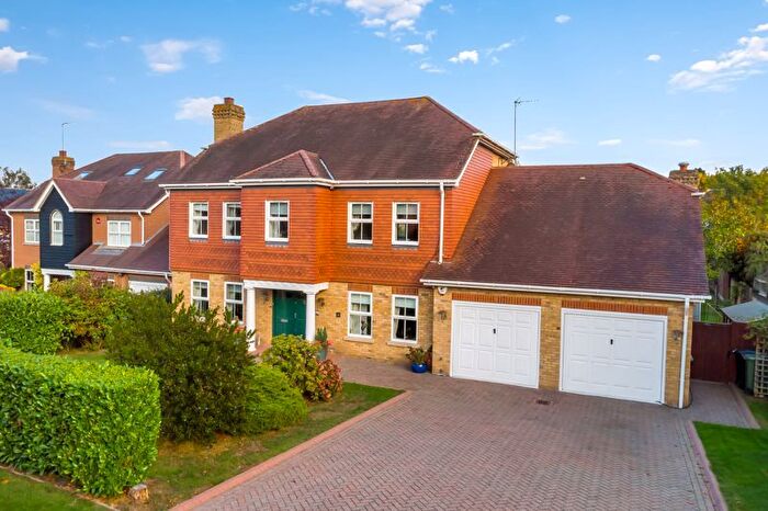 5 Bedroom Detached House For Sale In Poppy Walk, Goffs Oak, EN7