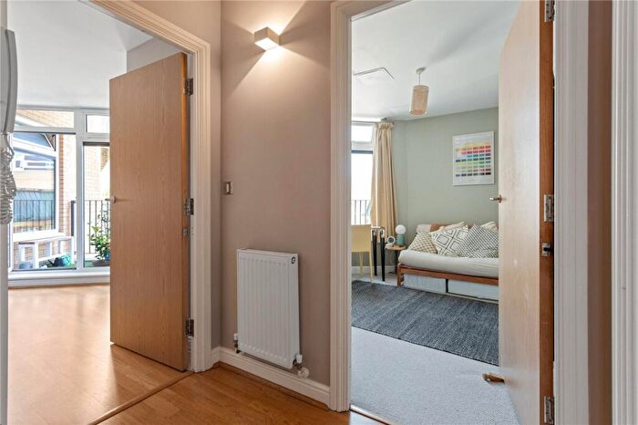 2 Bedroom Apartment For Sale In Martello Street, London, E8 - Photo 10