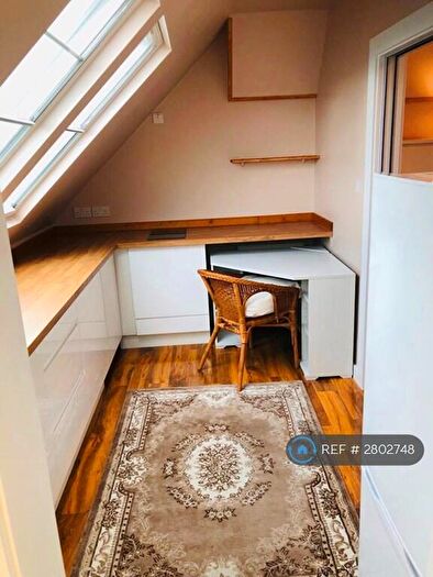 Studio To Rent In Hendon Way, London, NW2