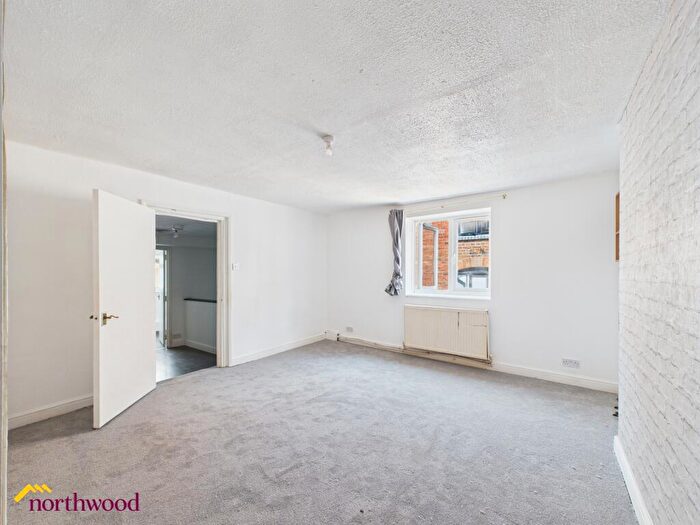 1 Bedroom Flat To Rent In Pepper Alley, High Street, Banbury, OX16