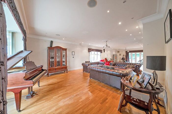 7 Bedroom Detached House For Sale In Woodcote Road, Purley, CR8