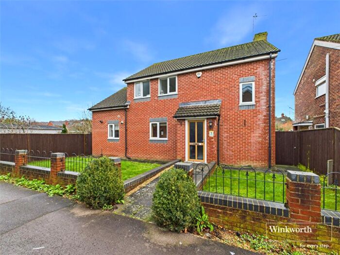 4 Bedroom Detached House For Sale In Wellington Close, Newbury, Berkshire, RG14