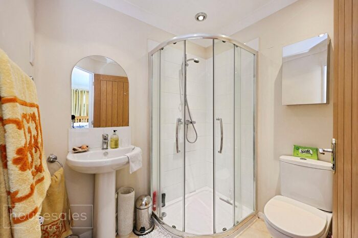 4 Bedroom Detached House For Sale In Station Road Wootton Bridge, Ryde, PO33