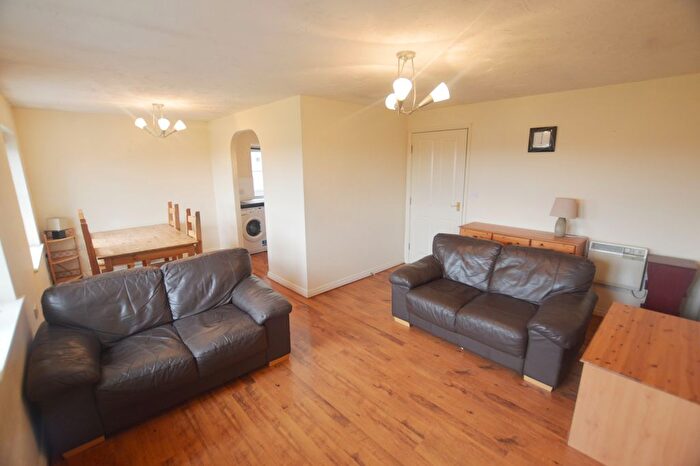 3 Bedroom Flat To Rent In Wulfric Road, Sheffield, S2